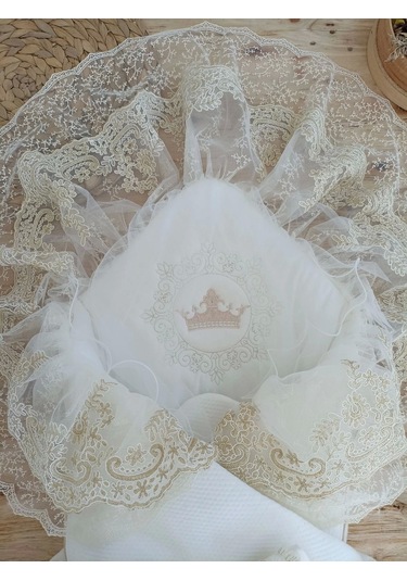 Yenidoğan Sahra Taç Nakışlı Plazma Taşlı Güpürlü Fiyonklu Duvaklı Trilüks Kundak Bebek Battaniyesi Sütlü Kahve Sütlü Kahverengi