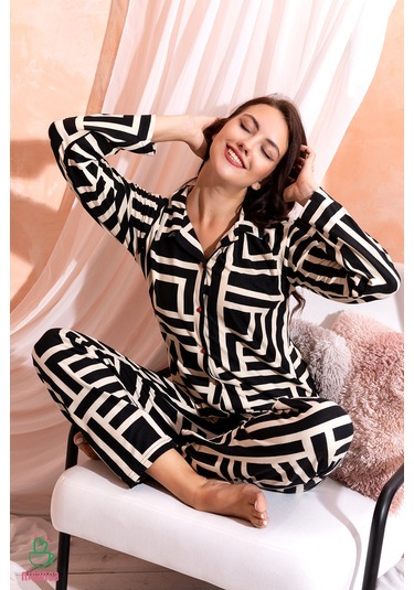 Nisanca Kışlık Düğmeli Ekose Desen Yılbaşı Temalı Kadın Süet Pijama Takımı Ekru