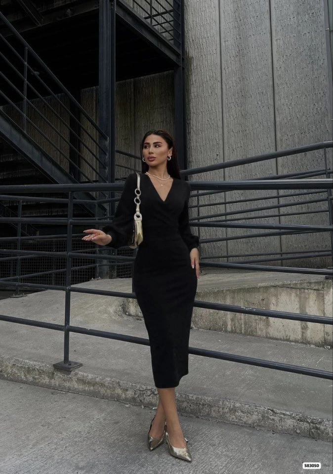 Kadın Uzun Kollu Kruvaze Yaka Büzgü Ve Balon Kol Detay Krep Kumaş Maxi Boy Simli Elbise Siyah