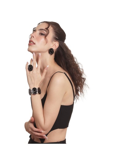 Kadın Gümüş Renk Lak Kaplama Çivili Model Siyah Mineli Küpe &yüzük &bileklik Set Siyah