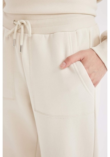 DeFacto Regular Fit Jogger Eşofman Altı Basic Düz Beli Lastikli Bağcıklı Cepli V2699AZ24WNBG759