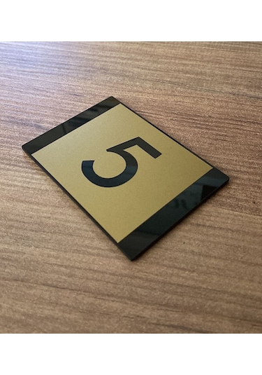 Minimal Gold Tasarım Kapı Numarası