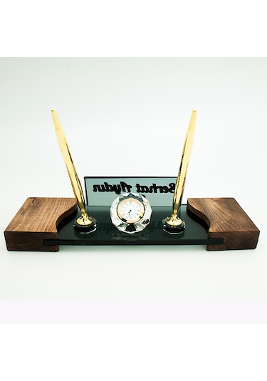 Masif Ayaklı Masa İsimliği Kristal Altın Kabartma İsimlik