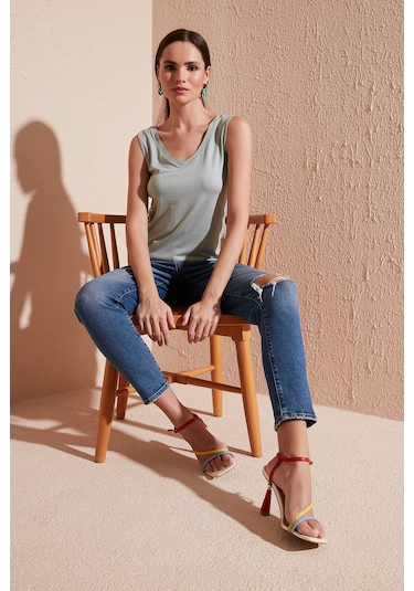 Lela Slim Fit V Yaka Kalın Askılı 2' Li Paket Bayan Bluz 5864384S2 Siyah-Çağla