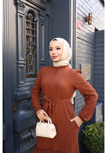 Kadın Kahve Boydan Düğmeli Eteği Piliseli Kuşaklı Lara Keten Uzun Tesettür Elbise Kahve