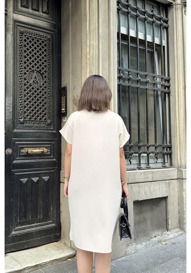 Bej Kısa Kol, Polo Yaka, Dokulu Kumaş, Basic Kalıp/kesim, Aerobin Rahat Midi Elbise Taş