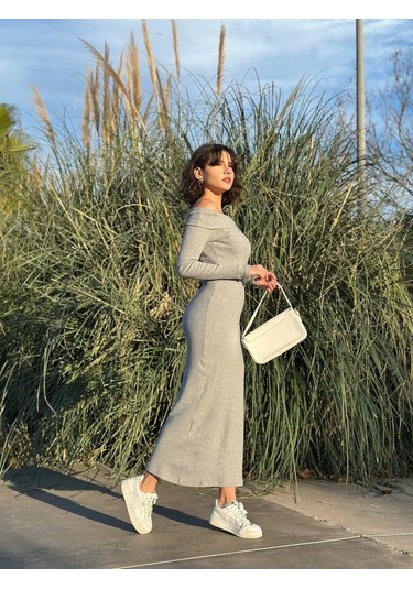 Biçomi Madonna Yaka Uzun Elbise Şardonlu Kumaş Gri W3753 Gri Biçomi Madonna Yaka Uzun Elbise Şardonlu Kumaş Gri W3753 Gri