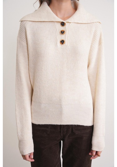 6900 Kadın Düğmeli Devrik Yaka Triko Kazak Naturel Naturel