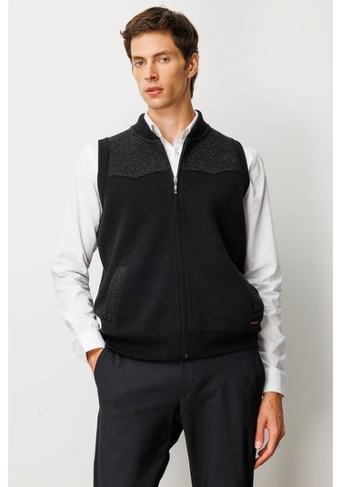 Erkek Hakim Yaka Göğsü Ve Cebi Keçe Yün Yelek Siyah Siyah