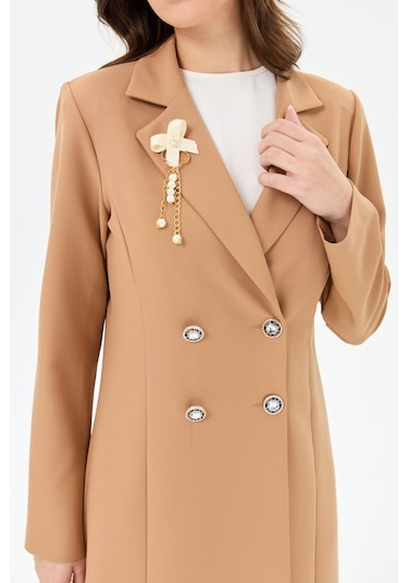 Broşlu Kruvaze Uzun Ceketli Takım Camel Kahverengi