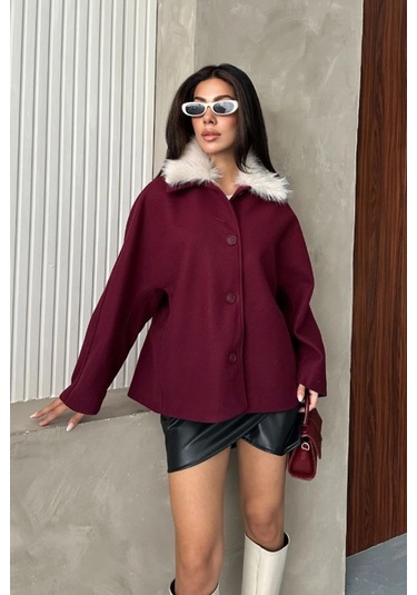 Kadın Bej Kürk Yakalı Kısa Ceket Kaşe Kumaş Oversize Geniş Kol Düğmeli Kışlık Bordo