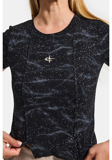 Itsbasic Kadın Siyah W5 Aksesuar Detaylı Asimetrik Kesim Crop Top