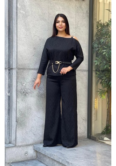 Trend Kadın Büyük Beden Yeni Sezon: Jakarlı Omuz Dekolteli, Aksesuarlı İkili Takım Siyah