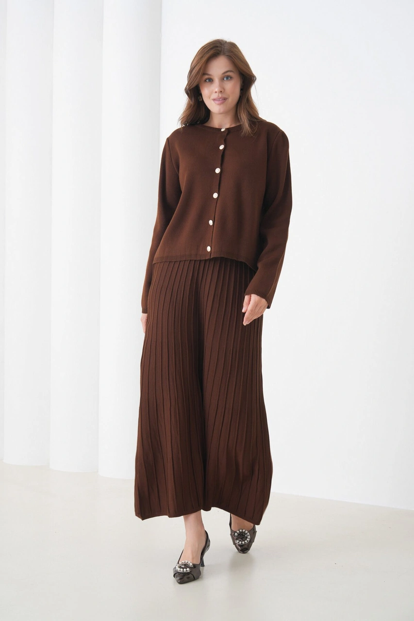 Kadın Pileli Etek Kazağı Düğmeli Tesettüre Uygun Örgü Triko Etekli Ceket Takım Kahverengi