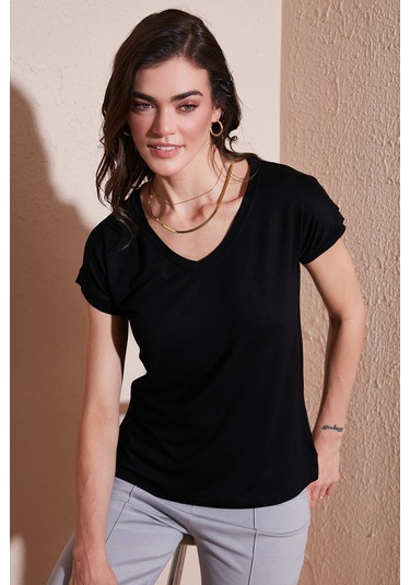 Lela V Yaka Rahat Kesim Yırtmaçlı Bayan Bluz 5862000 Siyah