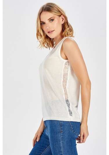 Peraluna Dantel Detaylı Beyaz Renk Kolsuz Kadın Triko Bluz-Beyaz