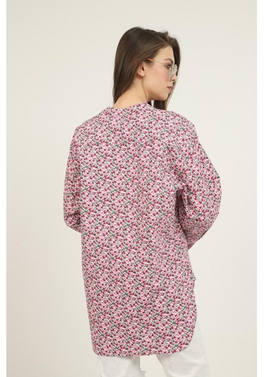 Kırmızı V Yakalı Ve Desenli Gömlek Karışık Çok Renkli