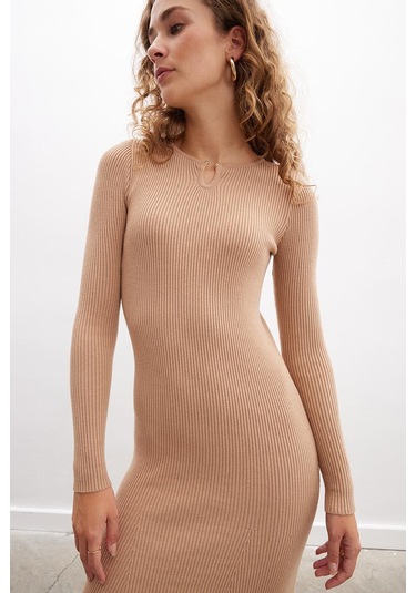 Styleboom X Peraluna Dorset Dress Toka Detaylı Ribana Örgü Midi Kadın Triko Elbise - Camel-camel