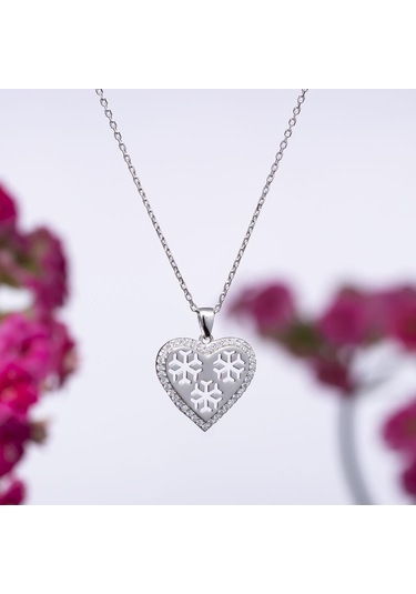 Kalp Model Kar Tanesi Detaylı Zirkon Taşlı 925 Ayar Gümüş Kadın K