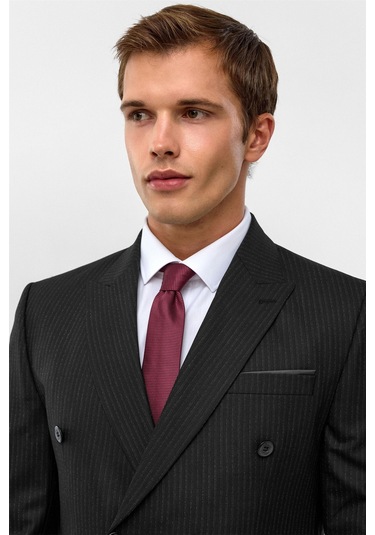 SÜVARİ Siyah Slim Çizgili Sivri Yaka 6 Drop Takım Elbise