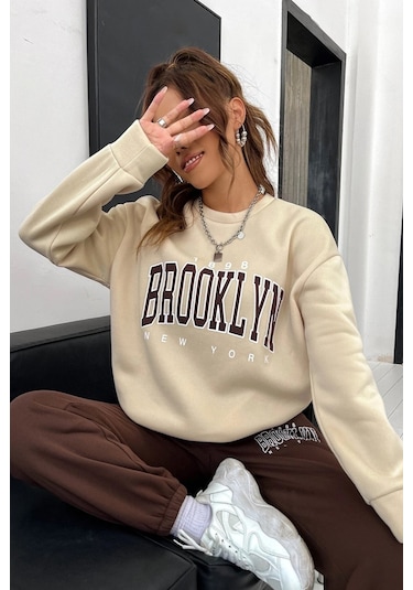 Modagen Kadın Kahverengi Bej Brooklyn Baskı Oversize Bisiklet Yaka Alt Üst Eşofman Takımı Kahverengibej