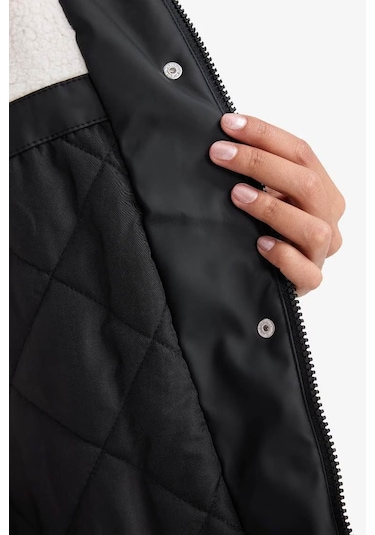 Defacto Regular Fit Kapüşonlu Suni Deri Siyah Kadın Yağmurluk&rüzgarlık E8575ax/bk27 Siyah