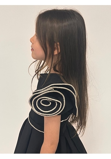 Kız Çocuk Abiye Siyah Kısa Tek Omuz Gül Detaylı Krep Kumaş Abiye Elbise 5-10 Yaş Siyah