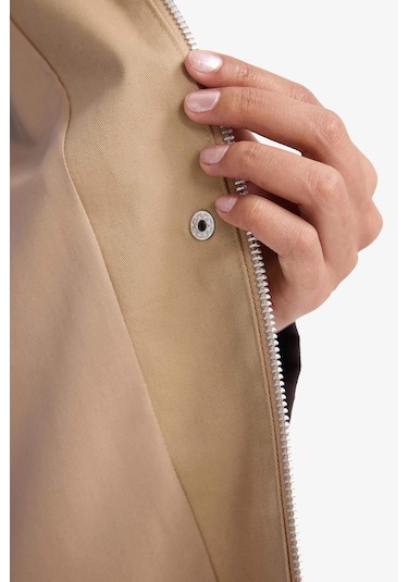 Defacto Regular Fit Kontrast Yaka Cepli Çıtçıtlı Pamuklu Trençkot E8594ax25aubg501 Bej Defacto Regular Fit Kontrast Yaka Cepli Çıtçıtlı Pamuklu Trençkot E8594ax25aubg501 Bej