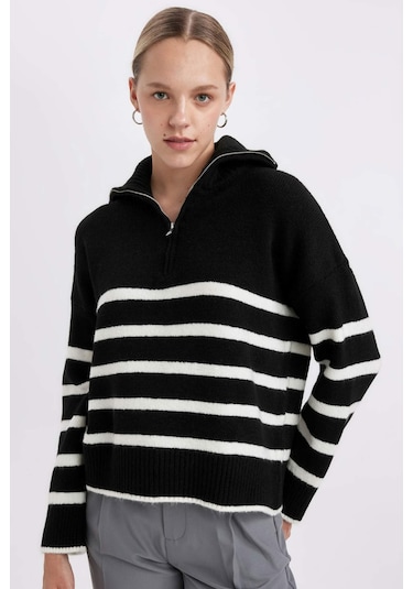 DeFacto Oversize Geniş Kalıp Çizgili Yarım Fermuarlı Dik Yaka Triko Kazak A7173AX24WNBK26 Siyah DeFacto Oversize Geniş Kalıp Çizgili Yarım Fermuarlı Dik Yaka Triko Kazak A7173AX24WNBK26 Siyah