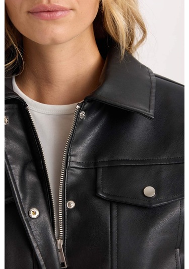 DeFacto Su İtici Suni Deri Mont Polo Yaka Cepli Fermuarlı Çıtçıtlı D5774AX25SPBK27 Siyah