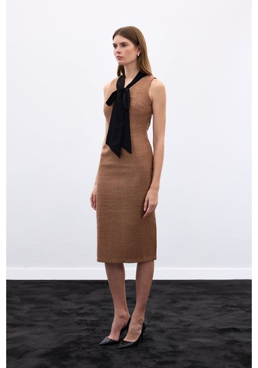 Fularlı Kolsuz Tüvit Elbise - Karamel-136639 Karamel