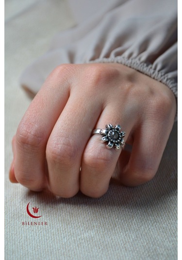 Kadın Taşlı Metal Yüzük Uzun Ömürlü,şık Tasarım 40 Lı Kutu Çok Renkli