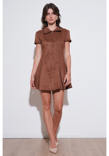Lela Regular Fit Fermuarlı Polo Yaka Kısa Kollu Pileli Süet Bayan Elbise 5866438 Taba