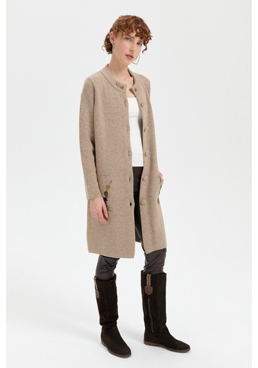 Kadın Dik Yaka Cebi İşlemeli Uzun Yün Kaban K.bej K.bej