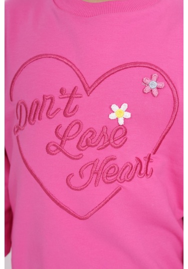 Kız Çocuk Relax Fit Bisiklet Yaka Hafif Düşük Omuz Nakış Baskılı Sweatshirt - 2 İplik Fuşya