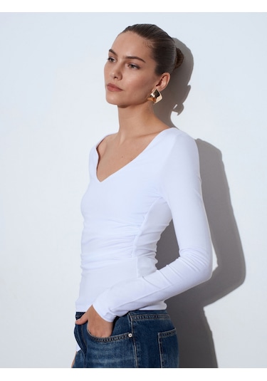 Dilvin 32780 V Yaka Büzgülü Top-beyaz