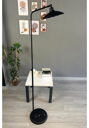 Siyah Lambader Düz Gövde Hareketli Başlık Modern Metal Oturma Odası Çalışma Odası Zemin Lambası Siyah