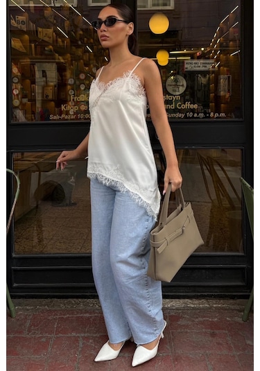 Madmext Beyaz Dantelli Asimetrik Kesim Saten Bluz Mg2694