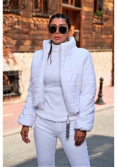 Kadın Beyaz Dik Yaka Su Geçirmez Fermuar Kapamalı Kısa Şişme Mont