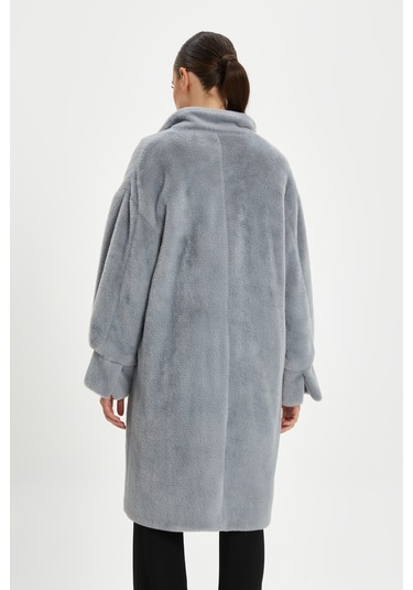 Kadın Oversize Kürk Kaban - Yumuşak Dokulu, Şık Ve Modern Tasarım - Günlük Ve Özel Kullanım İçin İdeal Gri Kadın Oversize Kürk Kaban - Yumuşak Dokulu, Şık Ve Modern Tasarım - Günlük Ve Özel Kullanım İçin İdeal Gri