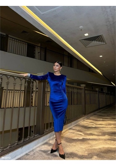 Kadın Bisiklet Yaka Vatkalı Manşet Detay Kadife Kumaş Midi Boy Elbise Saks Mavi