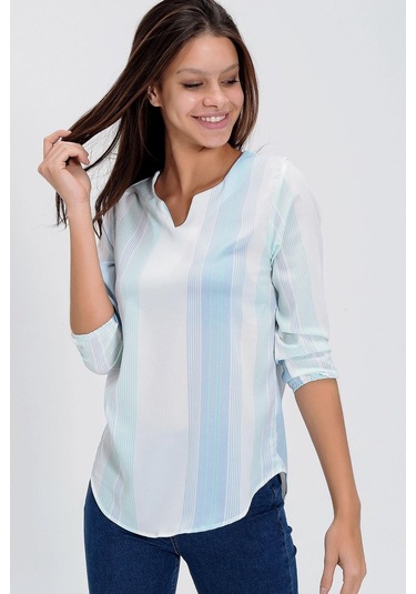 Kadın Mavi Yakası Yırtmaçlı Krep Bluz Truvakar Kol Çizgili Ve Giy Çık - Tesettüre Uygun Açık Mavi
