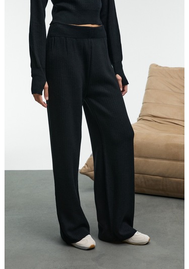 MARIPOSA Kadın Yuvarlak Yaka Çizgi Desenli Crop Geniş Paça Triko Siyah Alt-Üst Takım