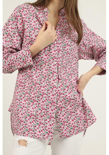 Kırmızı V Yakalı Ve Desenli Gömlek Karışık Çok Renkli