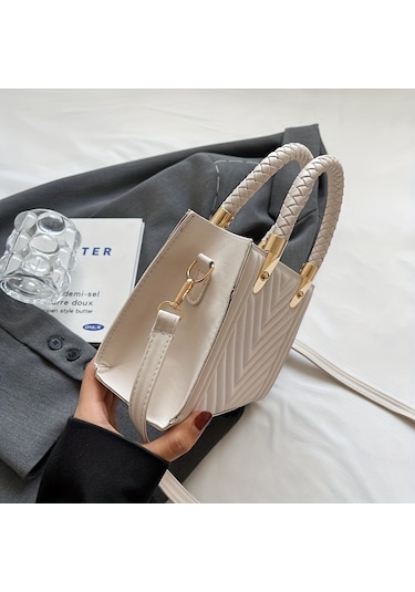 Klasik Kapitone Detaylı Kare Bayan Çanta