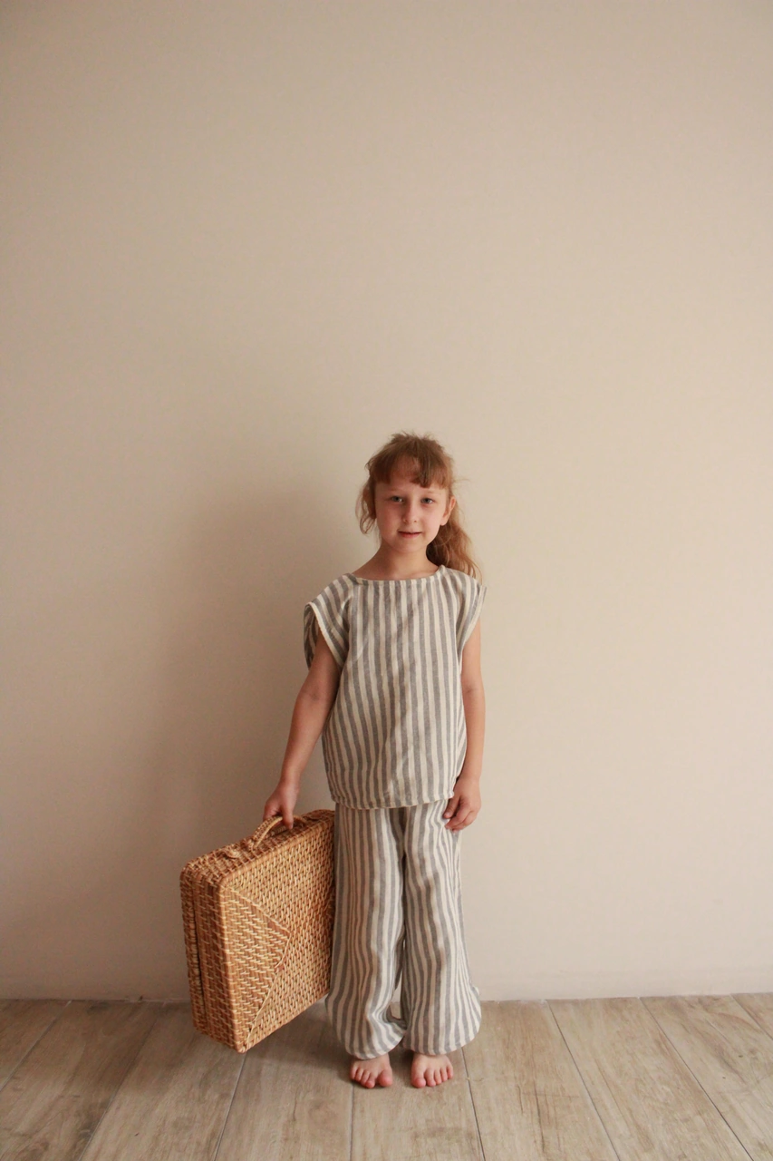 Gri Çizgili Sırt Detaylı Müslin Takım Gri