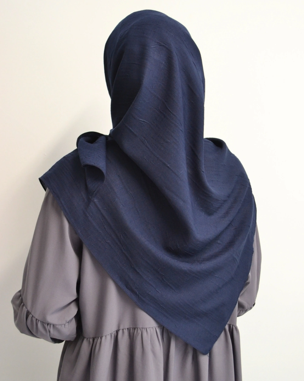 Bambu Kraş Eşarp 100x100 Cm Terletmez, Tok Ve Dik Duran, Dört Mevsim Kullanıma Uygun Lacivert