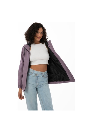 Kadın Astarlı Su Geçirmez Ve Rüzgara Dayanıklı Kapüşonlu İç Cepli Mevsimlik Yağmurluk Mürdüm