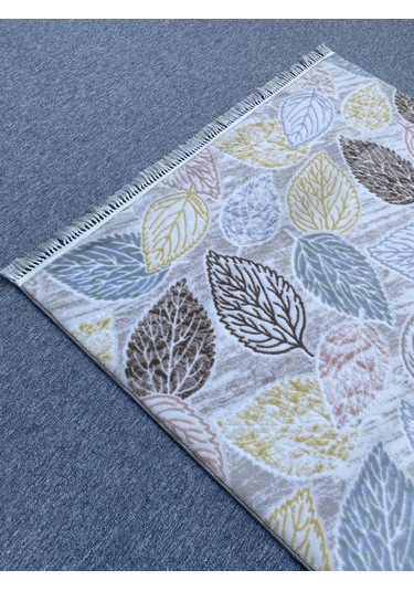 Yaprak Desenli Renkli Halı 150x160 Saçaklı Akrilik Kesme Halı