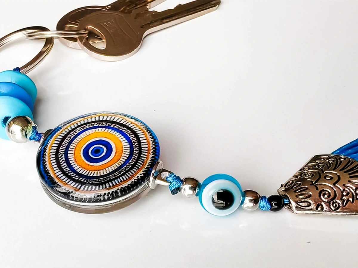 Desenli Cam Boncuklu Mavi Püsküllü Anahtarlık